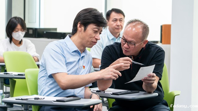 体验雷竞技app官网网站产品.jpg