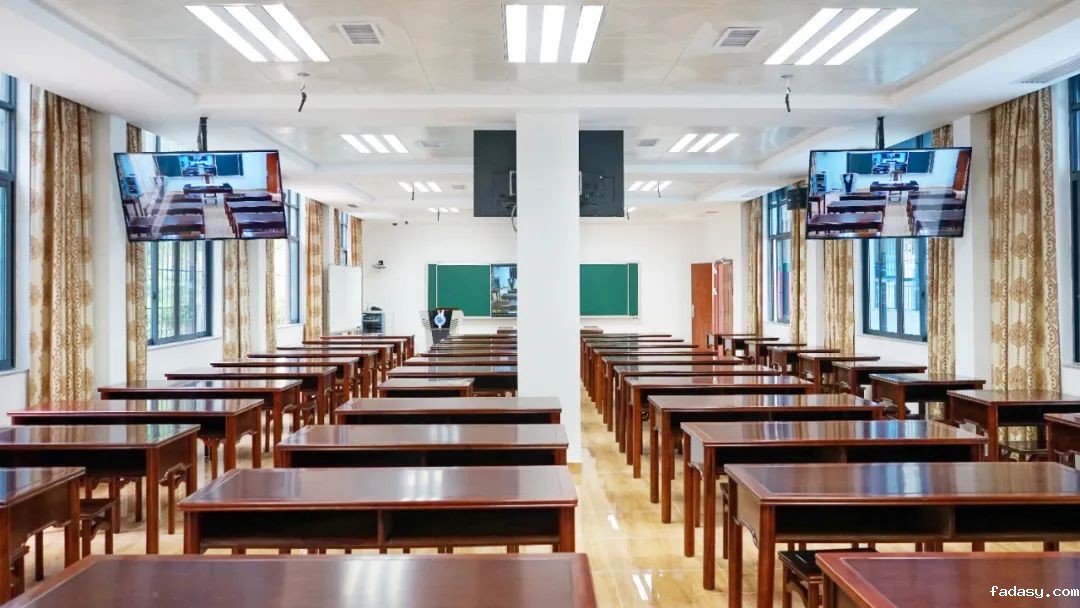 肇庆学院1.jpg