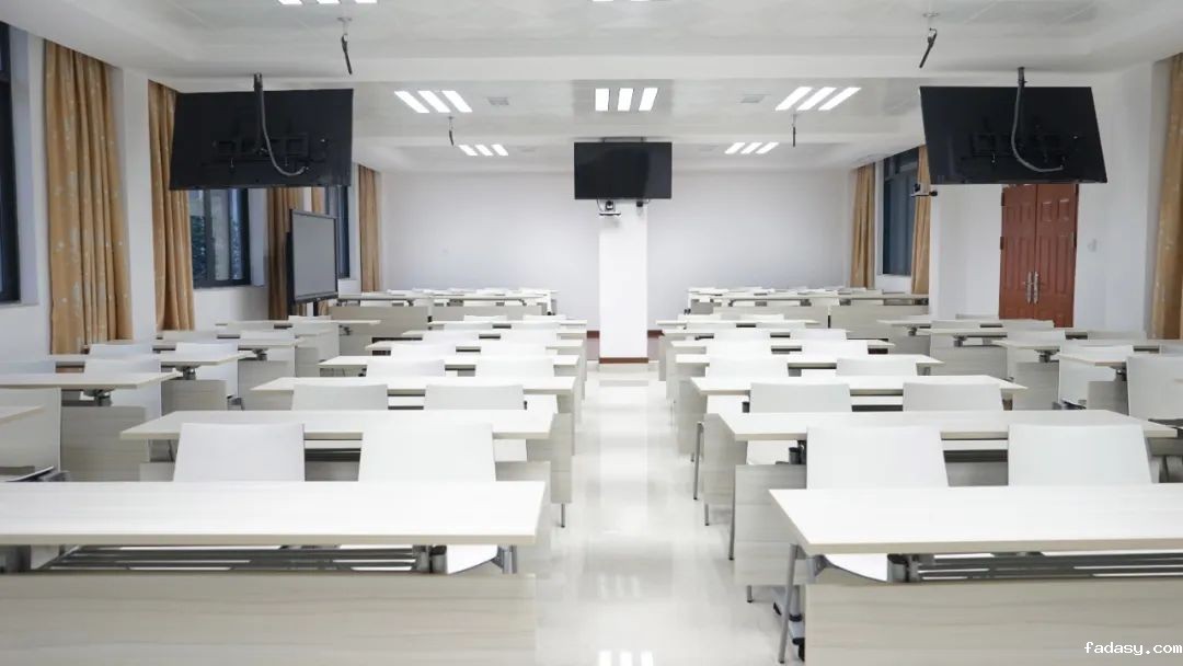 肇庆学院2.jpg
