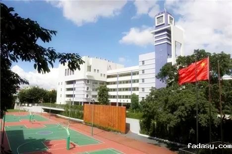 带上移动录播去办毕业典礼和期末表彰大会，全校2000名师生就都能看直播！