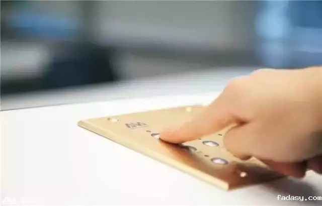 太牛逼！这学校不仅免费就读，8座城市的老师还能共用！