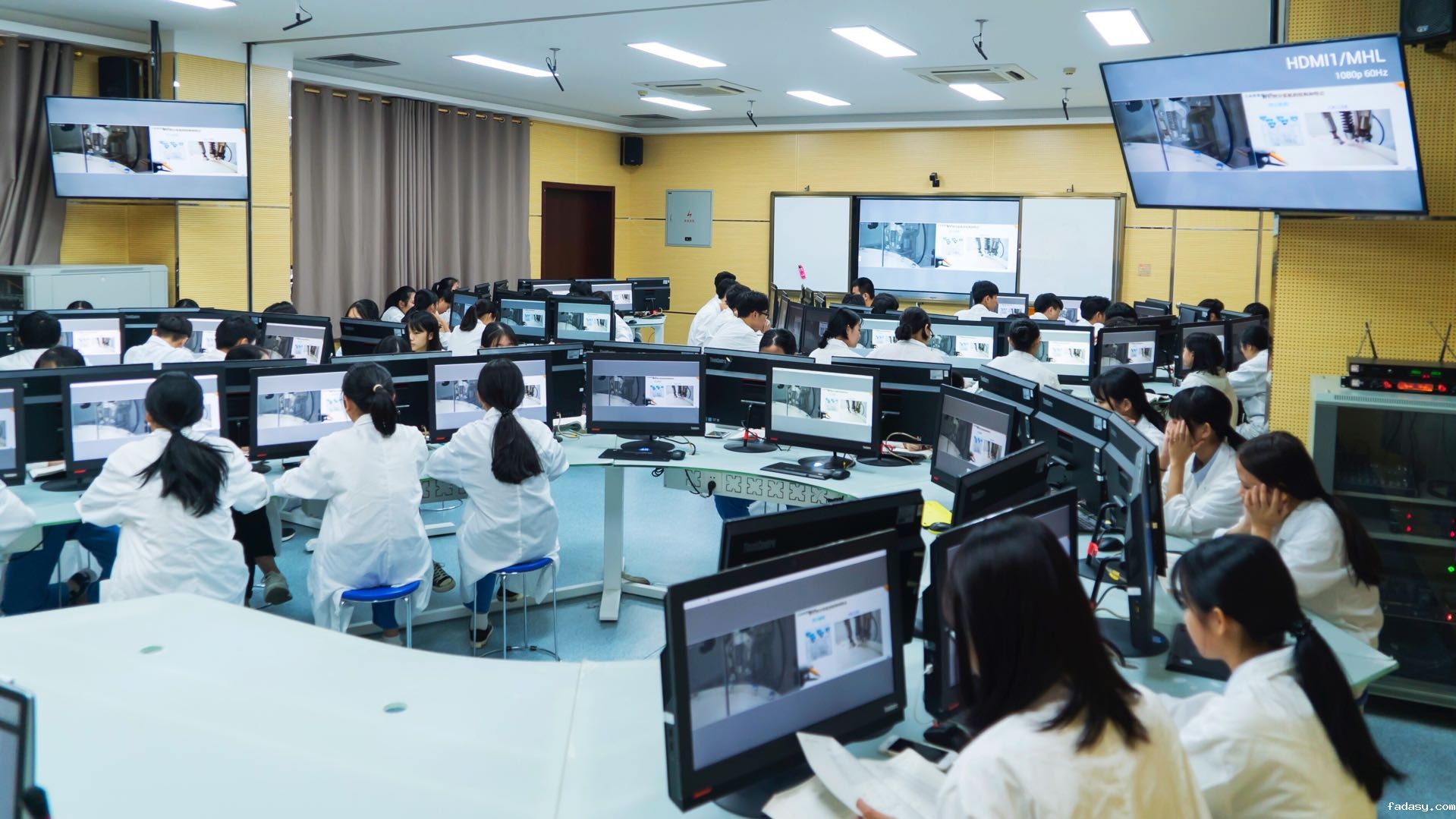 雷竞技app官网网站携手广东省食品药品职业技术学校“互联网+实训”打破“围观式教学”！